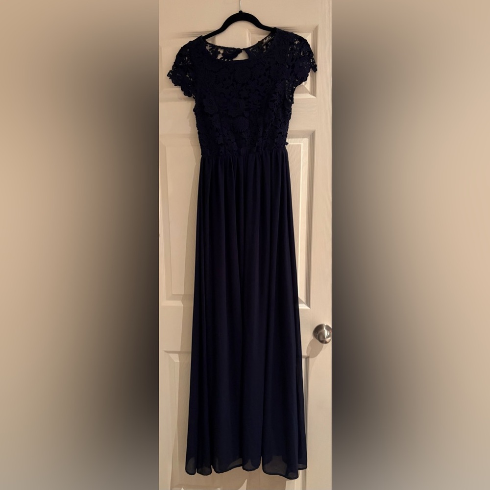 LULU’S Navy Blue Lace Backless Maxi Dress!